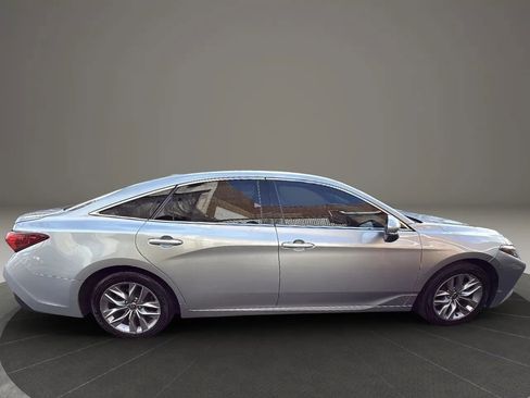 Used 2022 Toyota Avalon XLE image 4