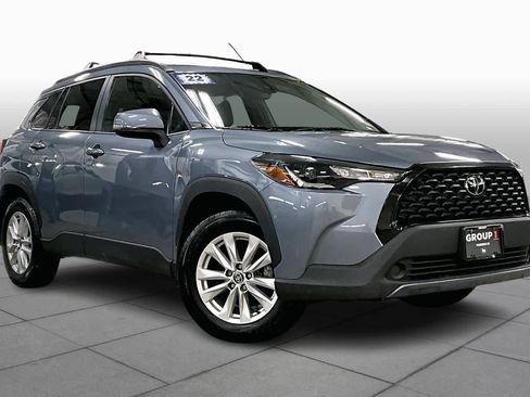 Used 2022 Toyota Corolla Cross LE w/ Moonroof Package image 3