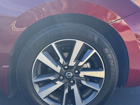 Used 2021 Nissan Versa SV image 33