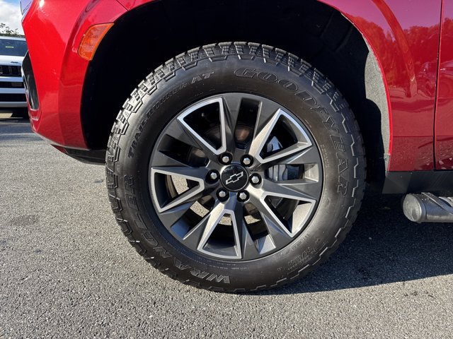 Used 2022 Chevrolet Tahoe Z71 w/ Luxury Package AWD/4WD image 9