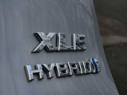 Used 2022 Toyota RAV4 XLE image 30