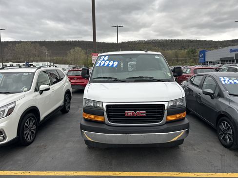 Used 2024 GMC Savana 2500 w/ Driver Convenience Package RWD image 2