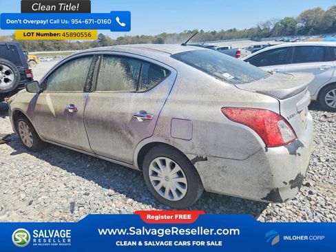 Used 2015 Nissan Versa SV FWD image 3