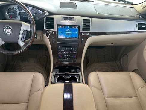 Used 2011 Cadillac Escalade Premium RWD image 14