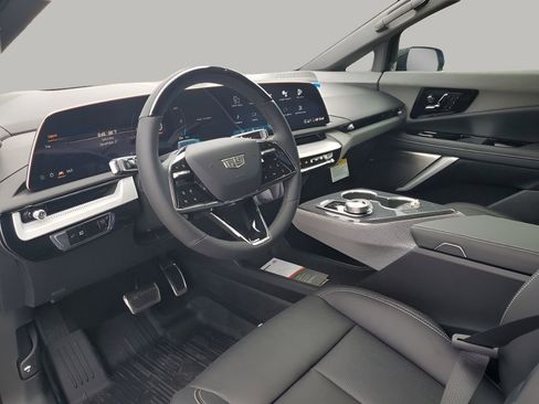 New 2026 Cadillac Optiq Luxury 2 w/ LPO, Floor Liner Package image 30