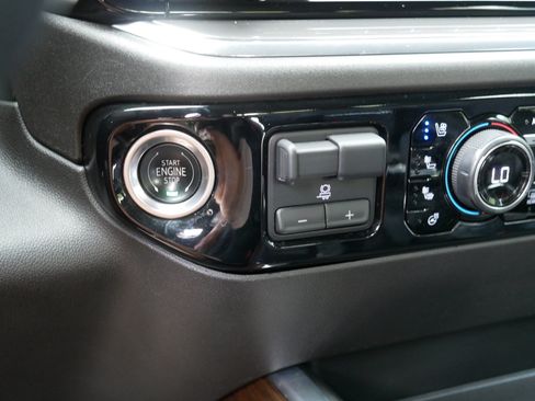 Used 2024 Chevrolet Silverado 1500 High Country w/ Midnight Edition AWD/4WD image 31