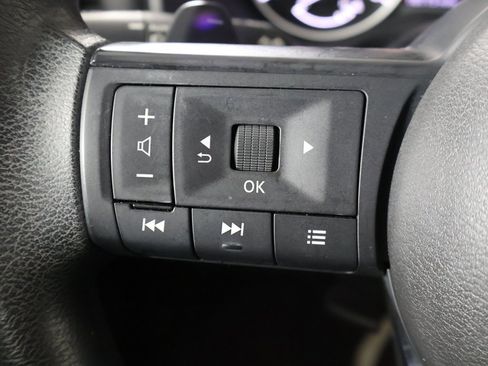 Used 2023 Nissan Rogue S image 34