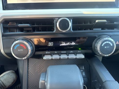 Used 2024 Toyota Tacoma TRD Off-Road image 18