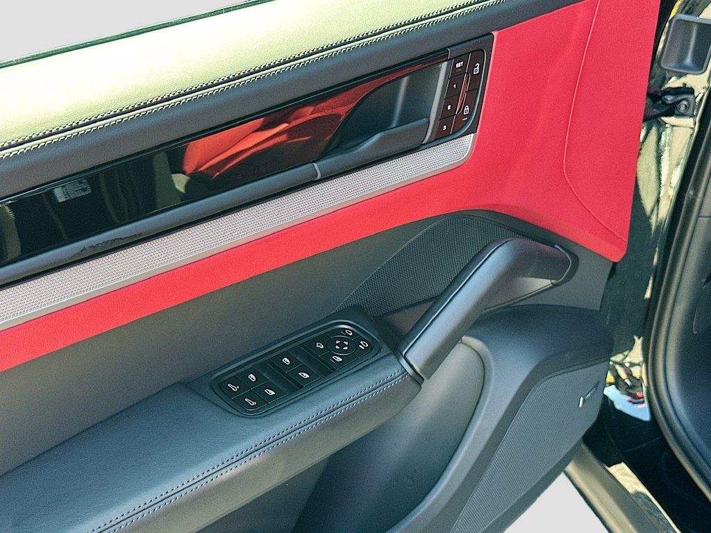 Certified 2026 Porsche Cayenne S AWD/4WD image 20
