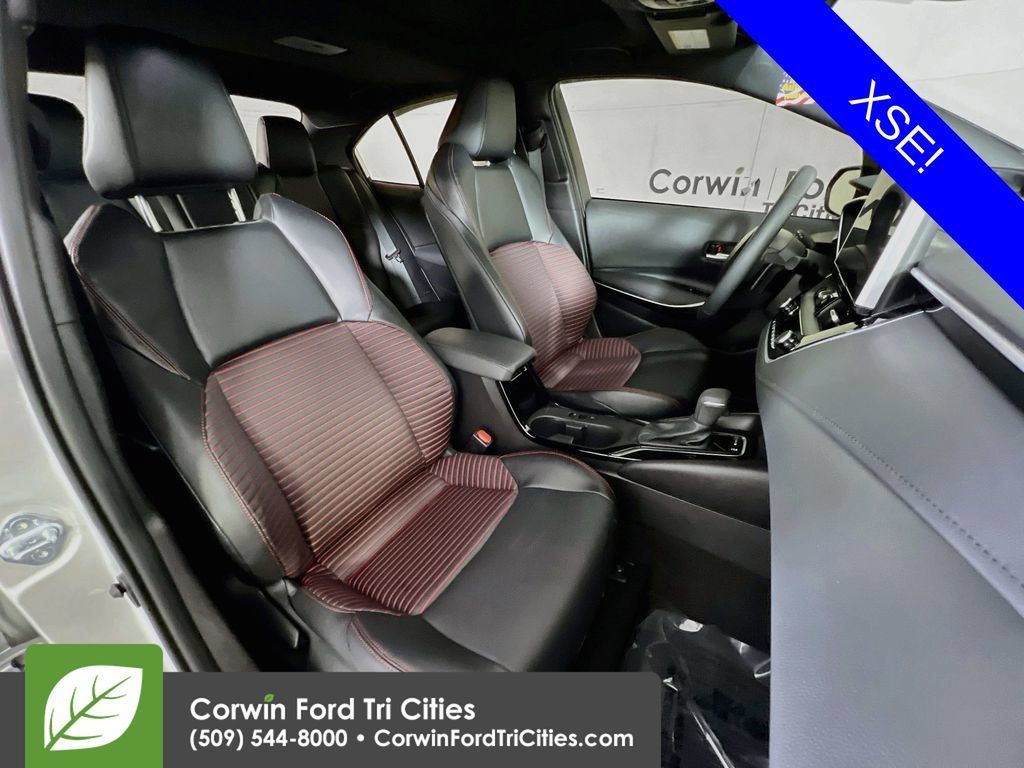Used 2025 Toyota Corolla XSE FWD image 17