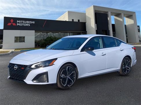 Used 2024 Nissan Altima 2.5 SR image 1