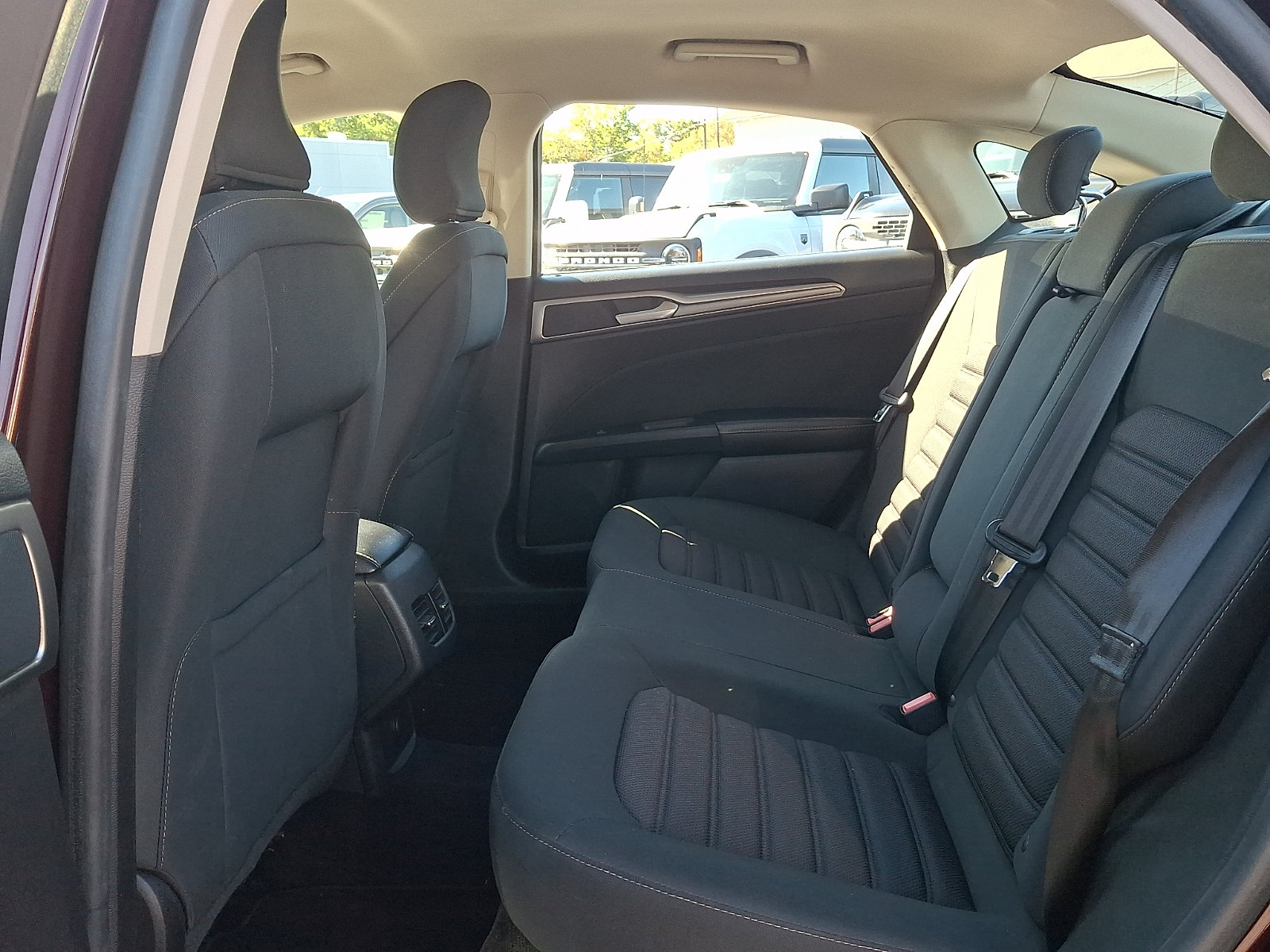 Used 2018 Ford Fusion SE w/ Fusion SE Technology Package FWD image 11