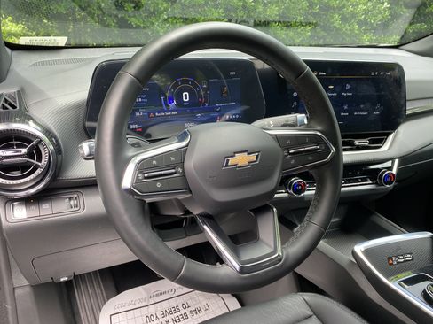 Used 2026 Chevrolet Equinox LT w/ Convenience Package II FWD image 17