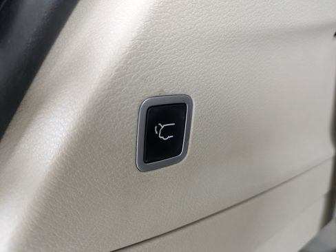 Used 2018 Chrysler Pacifica Touring-L FWD image 14