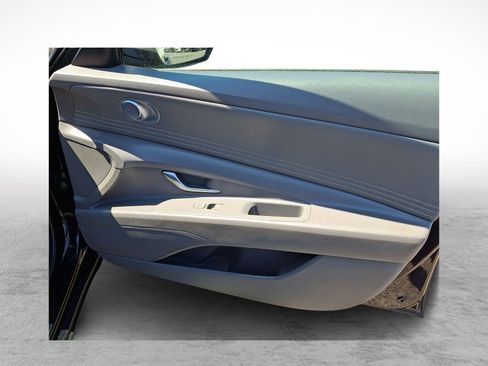 Used 2023 Hyundai Elantra SEL w/ Convenience Package FWD image 10