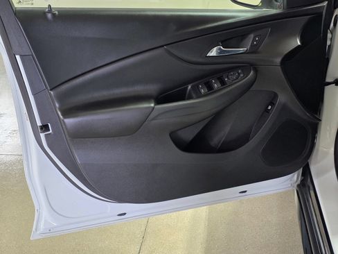 Used 2017 Chevrolet Volt LT w/ Comfort Package FWD image 20