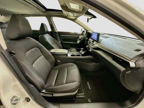 Used 2023 Nissan Altima 2.5 SV w/ SV Premium Package FWD image 32