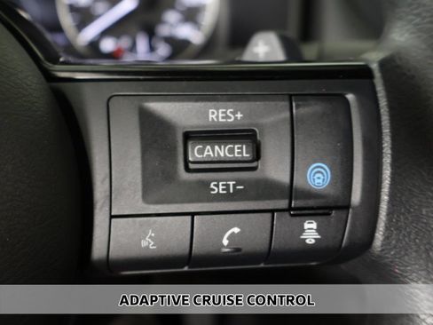 Used 2023 Nissan Rogue SV AWD/4WD image 3