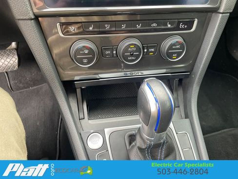 Used 2019 Volkswagen e-Golf SE w/ Driver Assistance Package FWD image 24