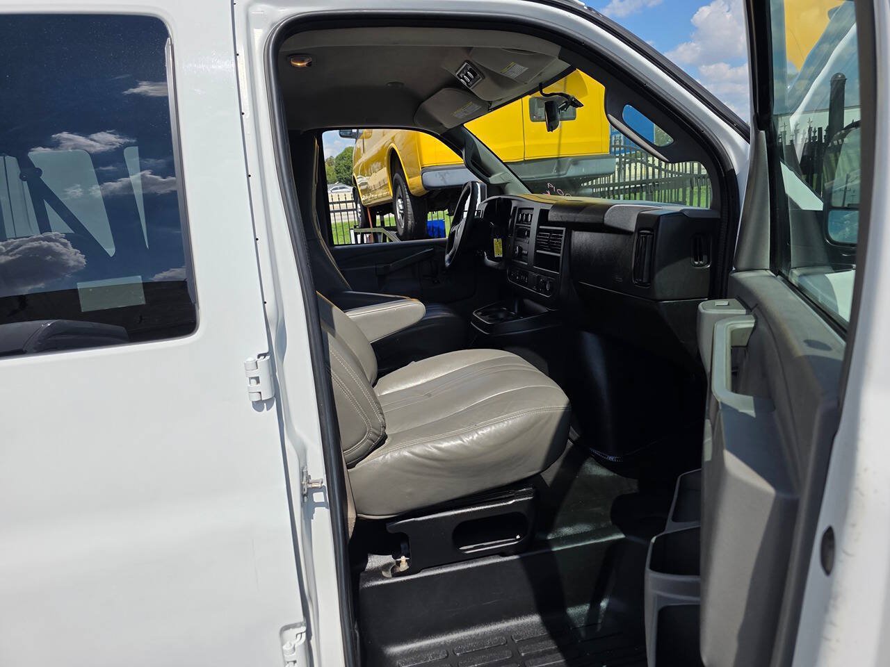 Used 2019 Chevrolet Express 3500 LS RWD image 14