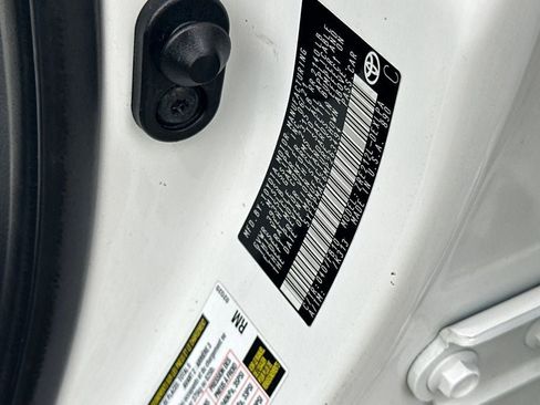 Used 2021 Toyota Corolla LE image 22