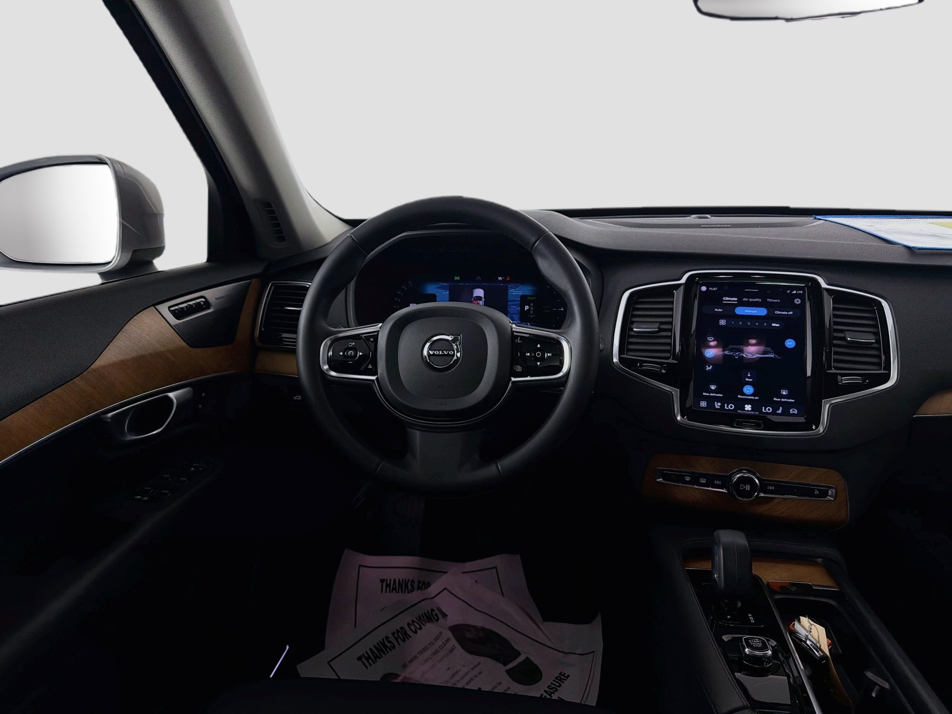 Certified 2024 Volvo XC90 T8 Plus AWD/4WD image 24