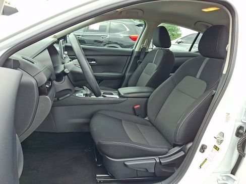 Certified 2025 Nissan Sentra SV FWD image 16