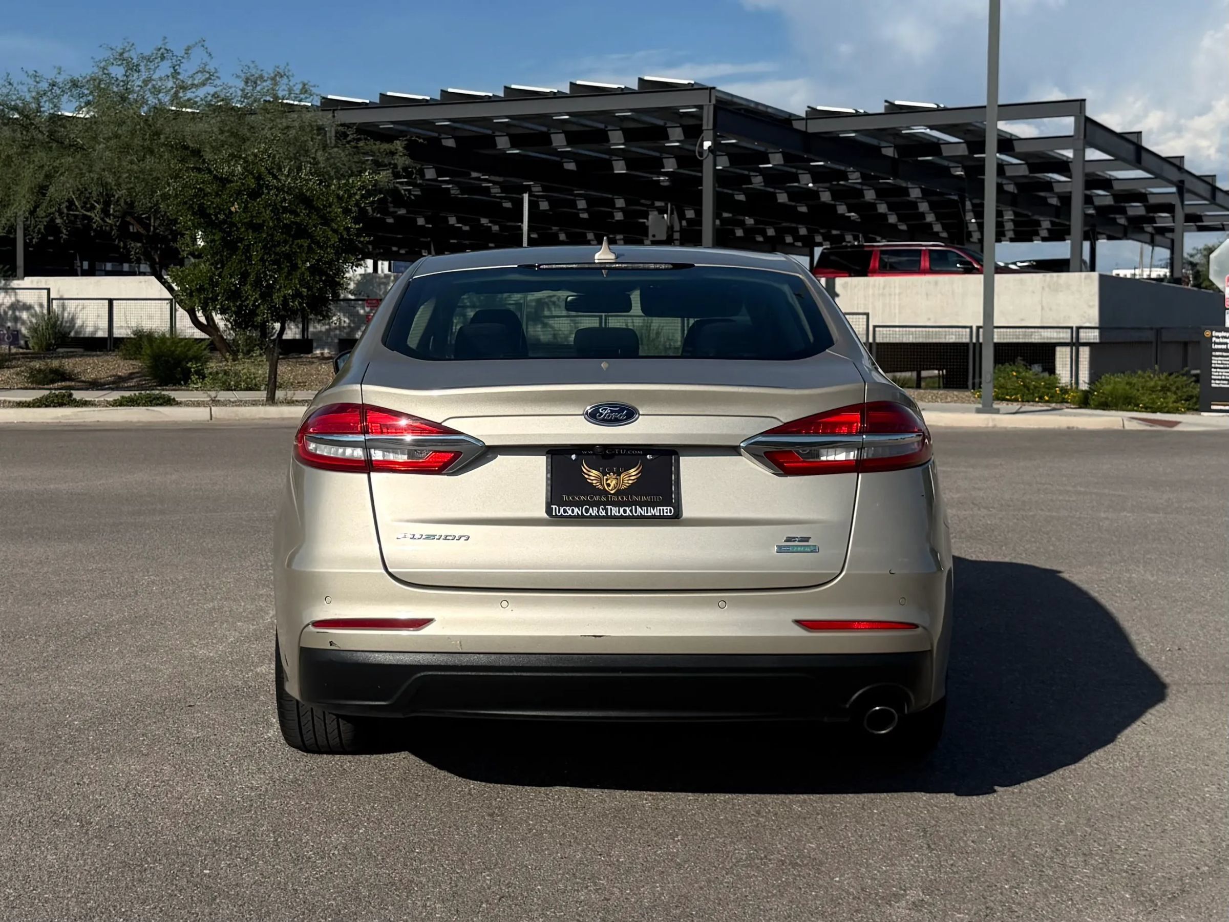 Used 2019 Ford Fusion SE FWD image 3