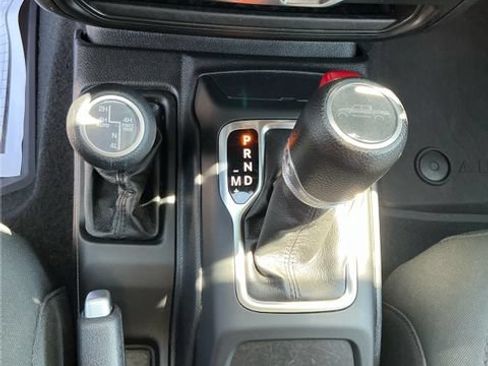 Used 2023 Jeep Gladiator Sport AWD/4WD image 33
