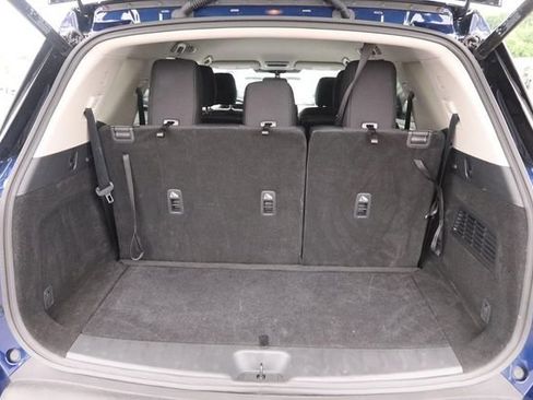 Certified 2025 Nissan Pathfinder SV FWD image 7