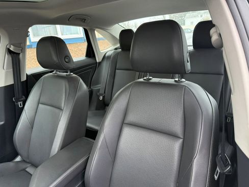 Used 2019 Volkswagen Jetta SE w/ Cold Weather Package image 14