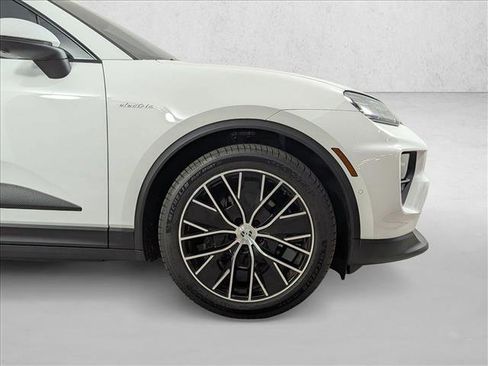 Certified 2025 Porsche Macan Electric image 11