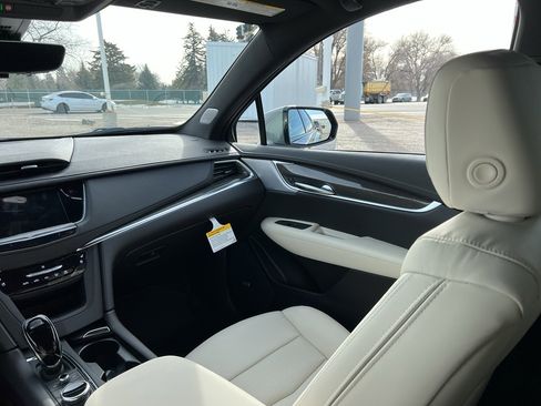 New 2026 Cadillac XT5 Sportv w/ LPO, Floor Liner Package image 37