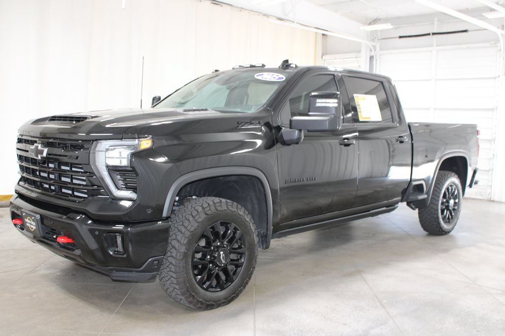 Used 2025 Chevrolet Silverado 2500 LTZ w/ LTZ Plus Package AWD/4WD image 4