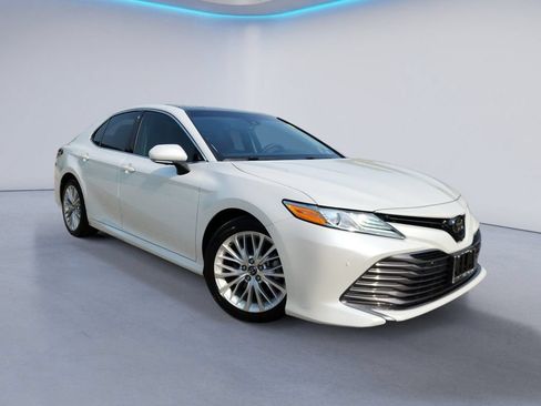 Used 2018 Toyota Camry XLE w/ Driver Assist Package FWD image 2