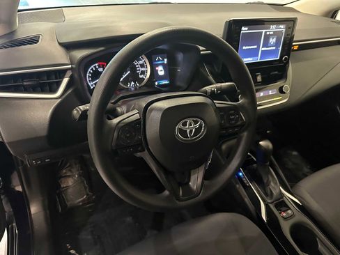Used 2022 Toyota Corolla LE image 2