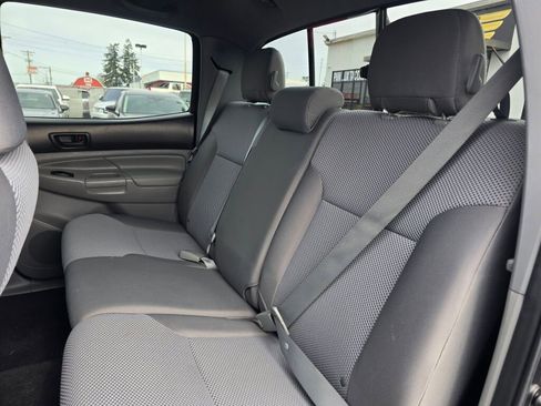 Used 2014 Toyota Tacoma w/ TRD Sport Package image 19