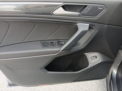 Used 2019 Volkswagen Tiguan SEL Premium w/ 3rd Row Seat Package AWD/4WD image 8