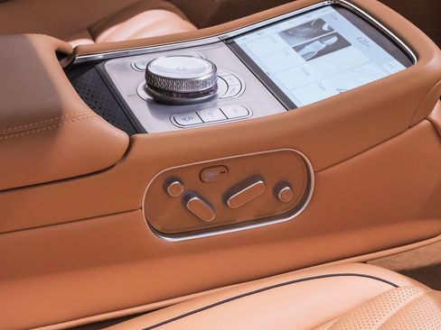 Certified 2025 Genesis G90 3.5T image 13