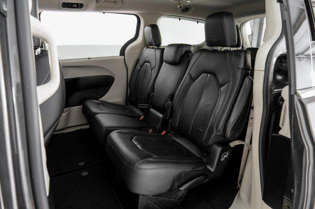 Used 2019 Chrysler Pacifica Touring-L FWD image 36