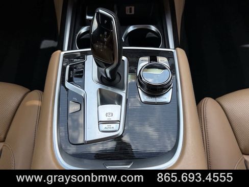 Used 2018 BMW 750i RWD image 23