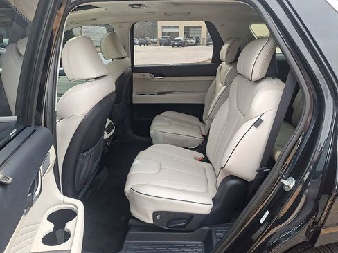 Used 2023 Hyundai Palisade Calligraphy image 11