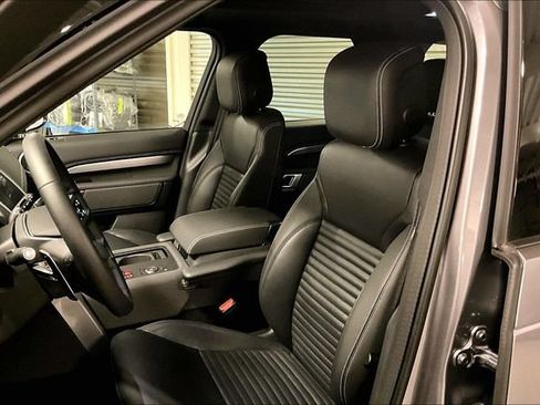 Certified 2025 Land Rover Discovery Dynamic SE AWD/4WD image 15
