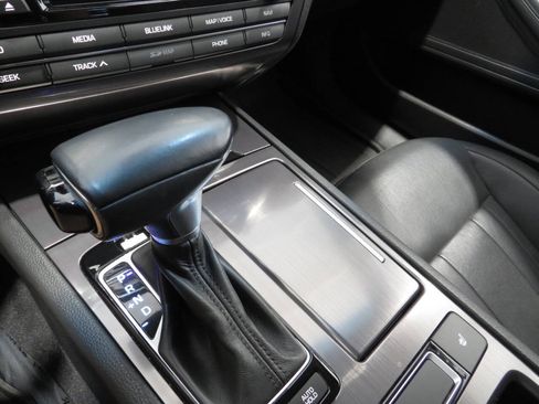 Used 2018 Genesis G80 3.8 RWD image 23