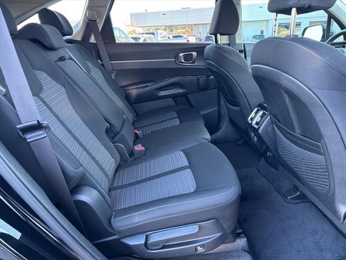 Used 2025 Kia Sorento LX image 13