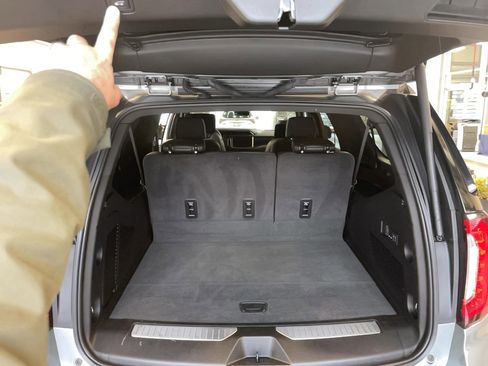 Used 2024 GMC Yukon XL Denali w/ Advanced Technology Package image 22