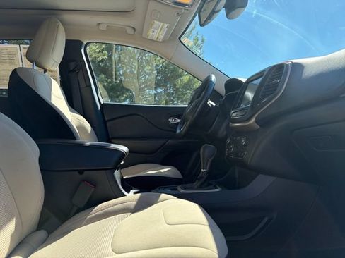 Used 2017 Jeep Cherokee 75th Anniversary FWD image 19