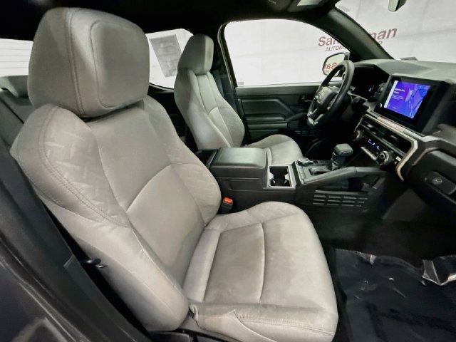 Used 2025 Toyota Tacoma SR5 AWD/4WD image 27