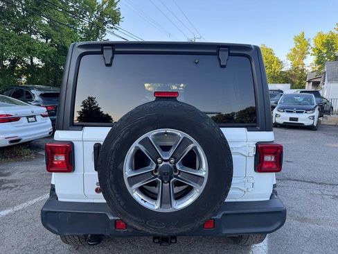 Used 2018 Jeep Wrangler Unlimited Sahara w/ LED Lighting Group AWD/4WD image 6