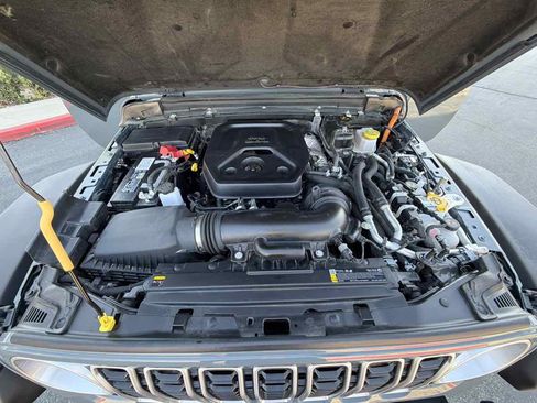 Used 2025 Jeep Wrangler Unlimited Sahara w/ Safety Group AWD/4WD image 30